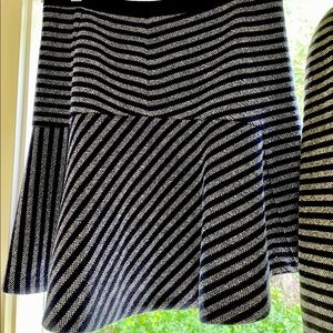 JCrew, size 4, fully lined navy blue striped skirt.